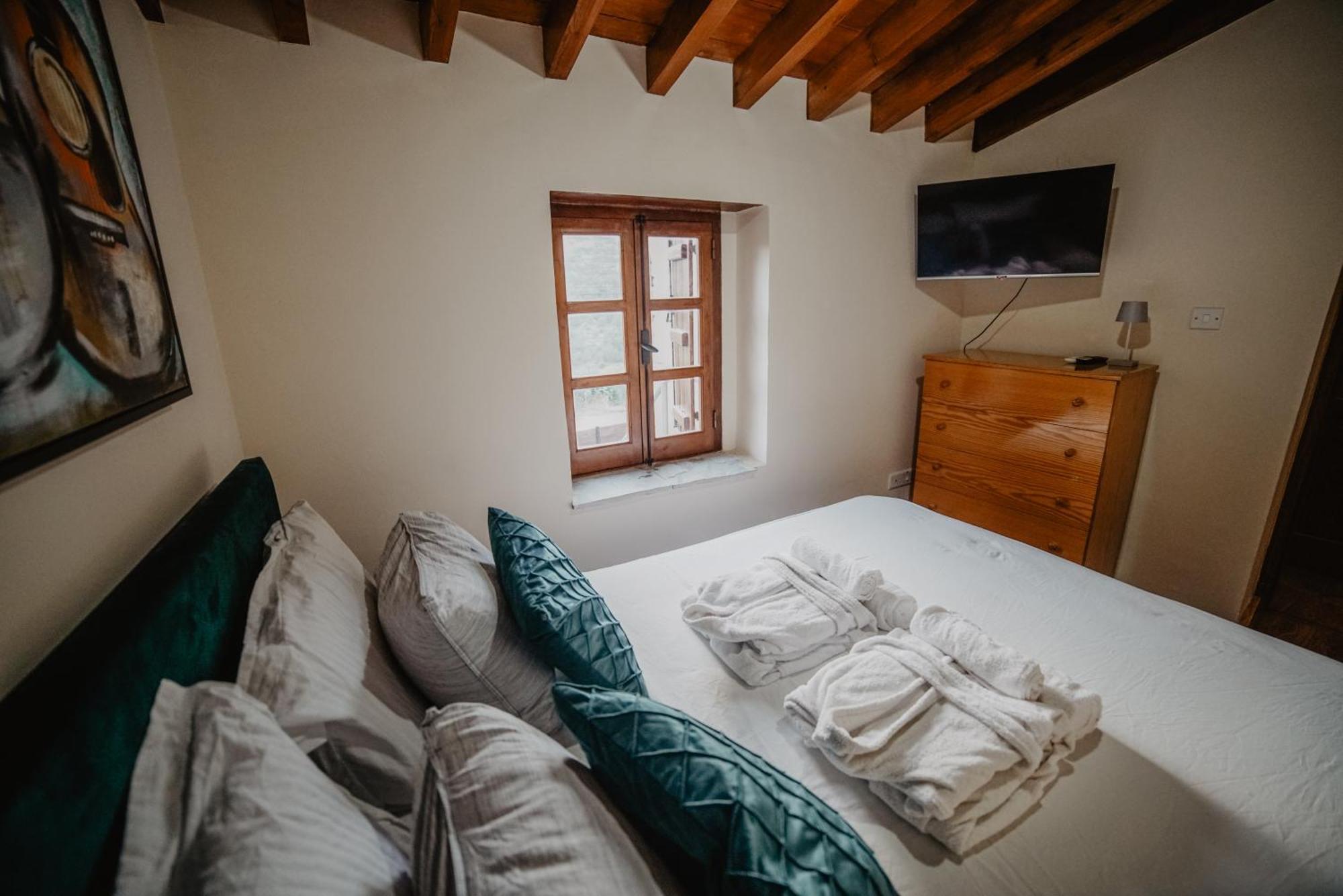 The Stonehouse Suites With Private Bath Spas Лимасол Номер фото