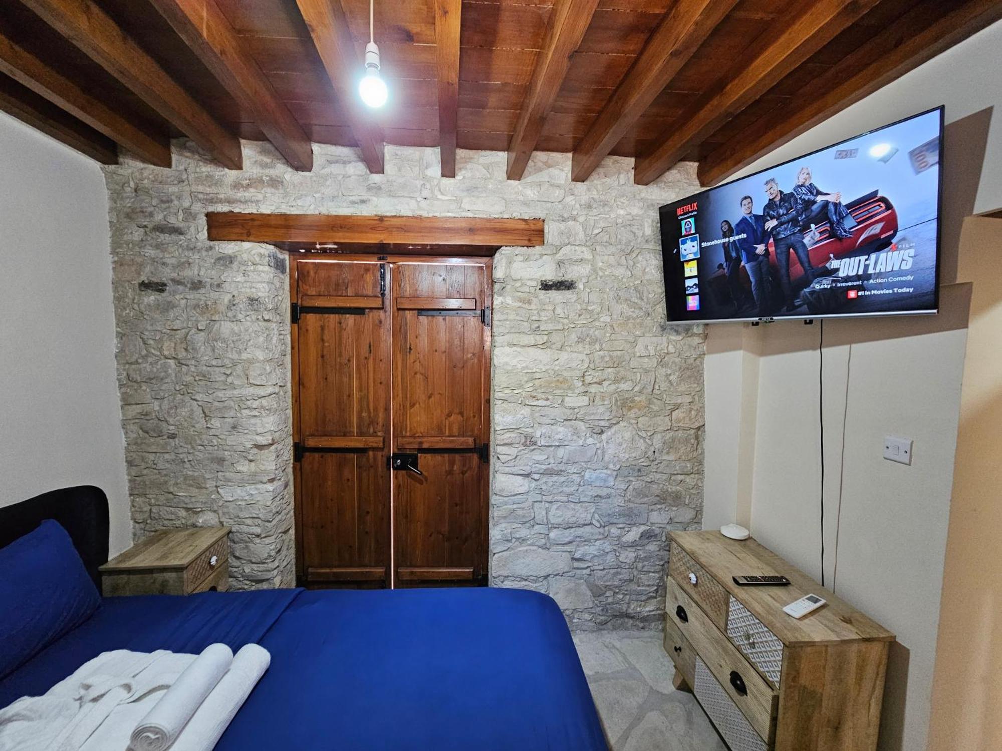 The Stonehouse Suites With Private Bath Spas Лимасол Номер фото